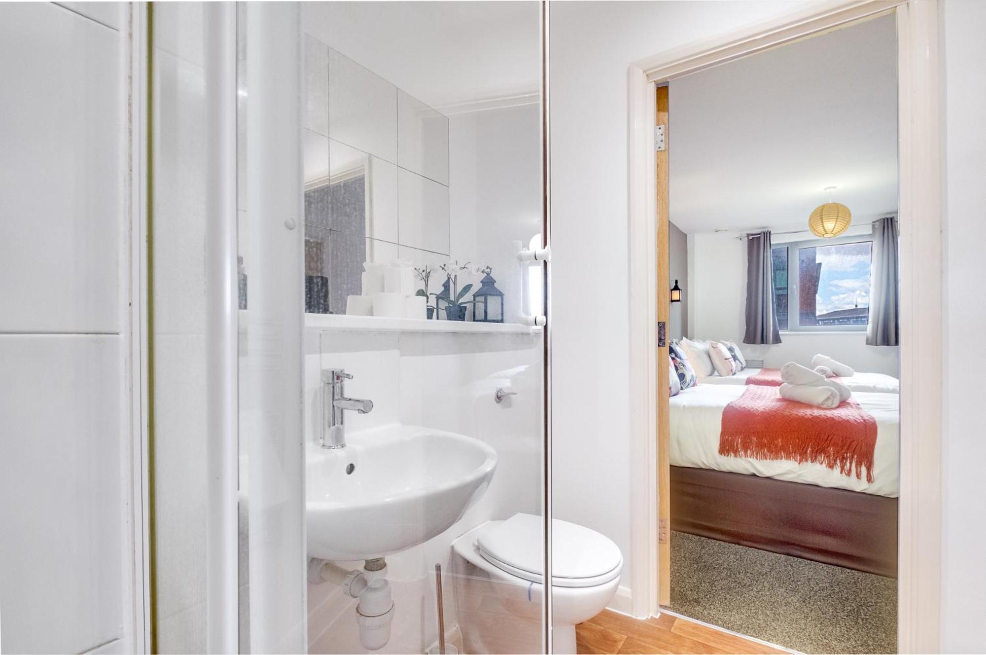 Anime Suite - Central And Free Parking With Netflix Birmingam Exterior foto