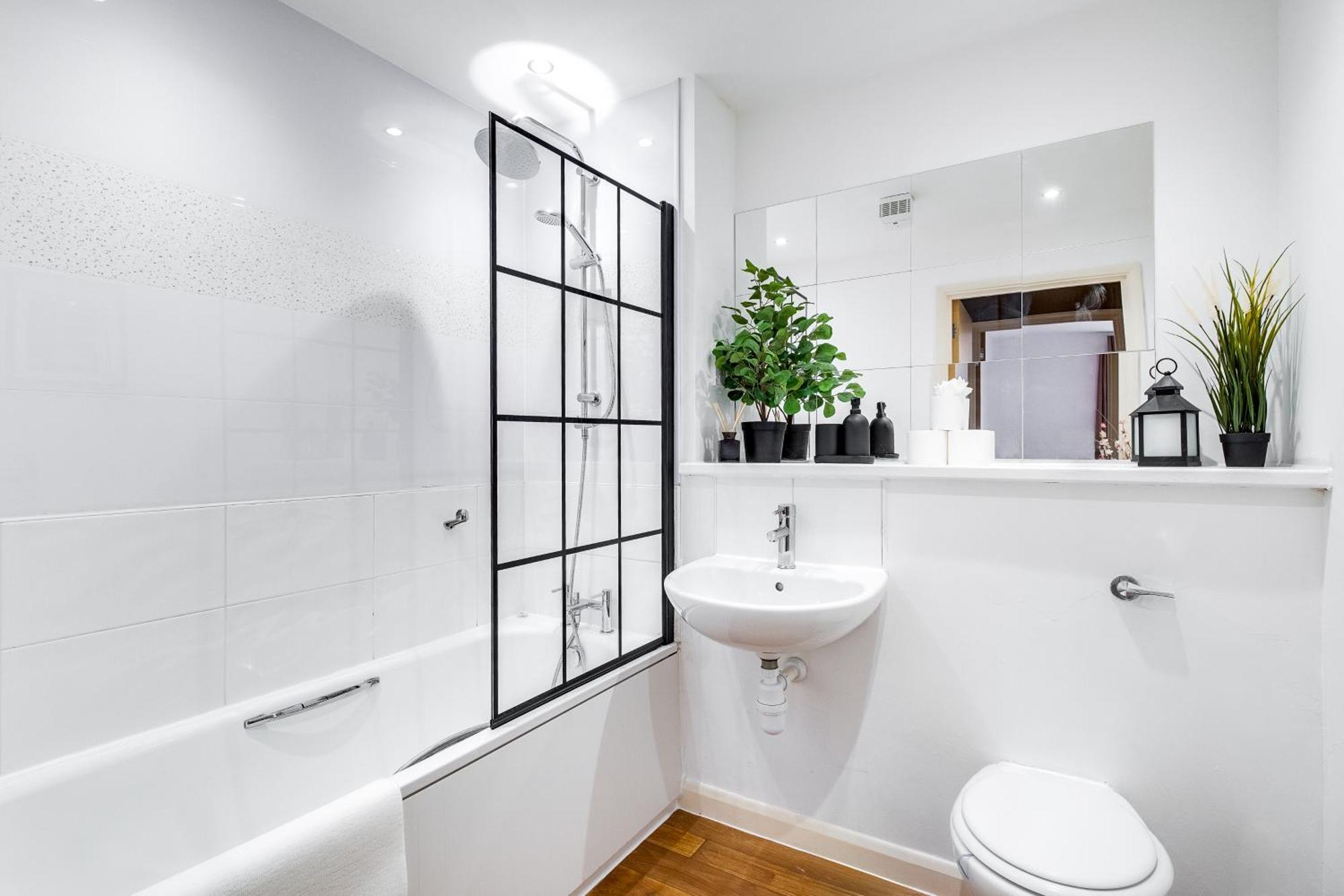 Anime Suite - Central And Free Parking With Netflix Birmingam Exterior foto