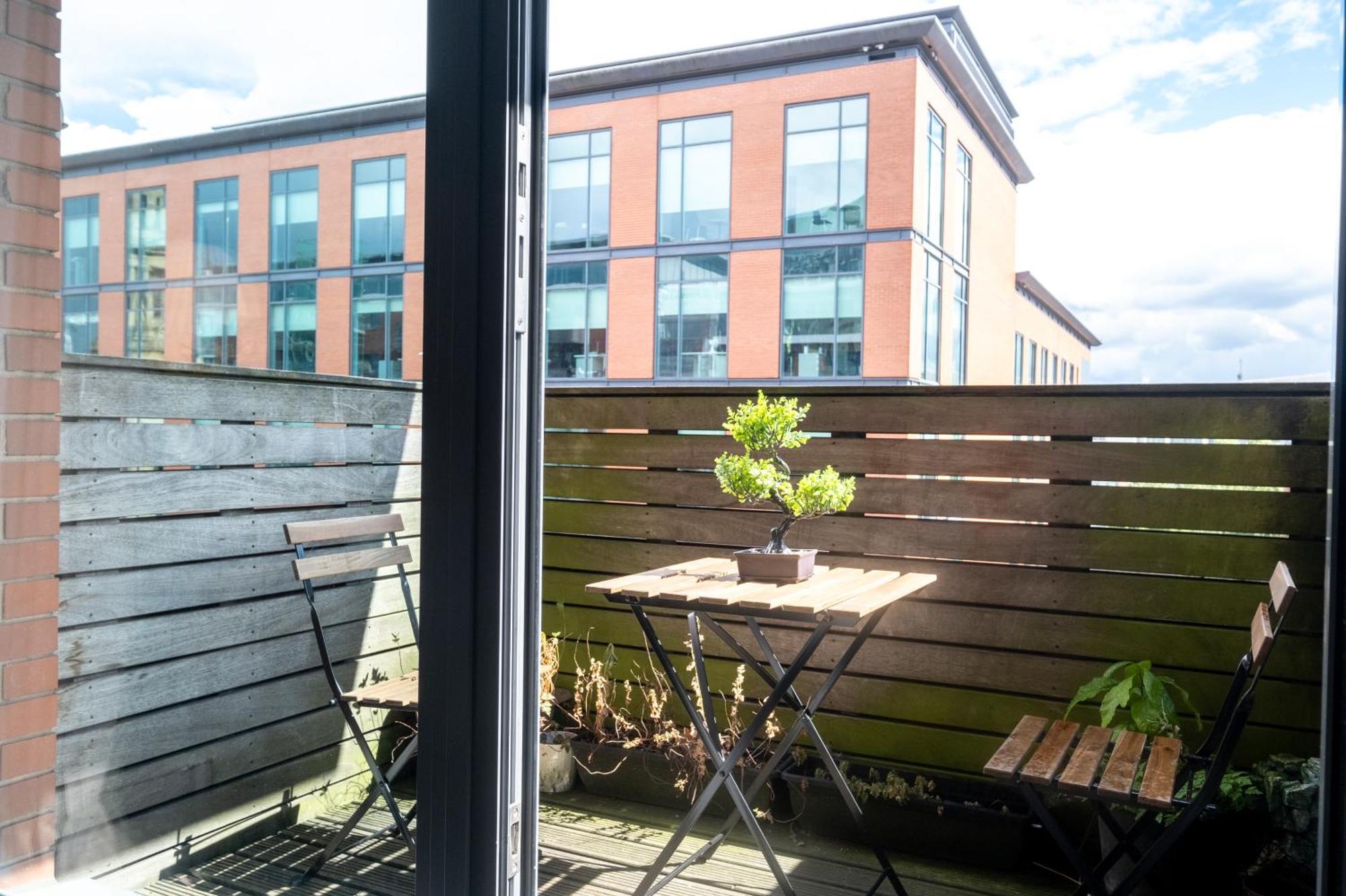 Anime Suite - Central And Free Parking With Netflix Birmingam Exterior foto