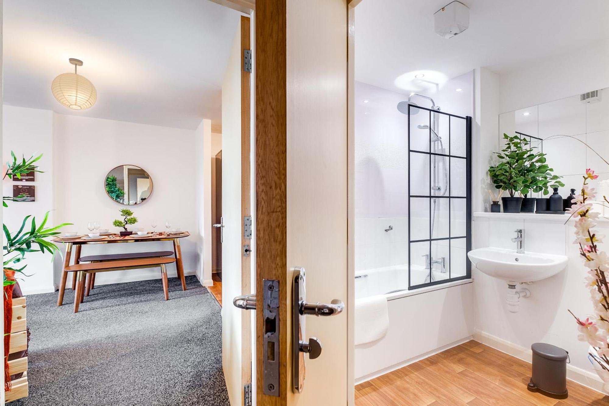 Anime Suite - Central And Free Parking With Netflix Birmingam Exterior foto